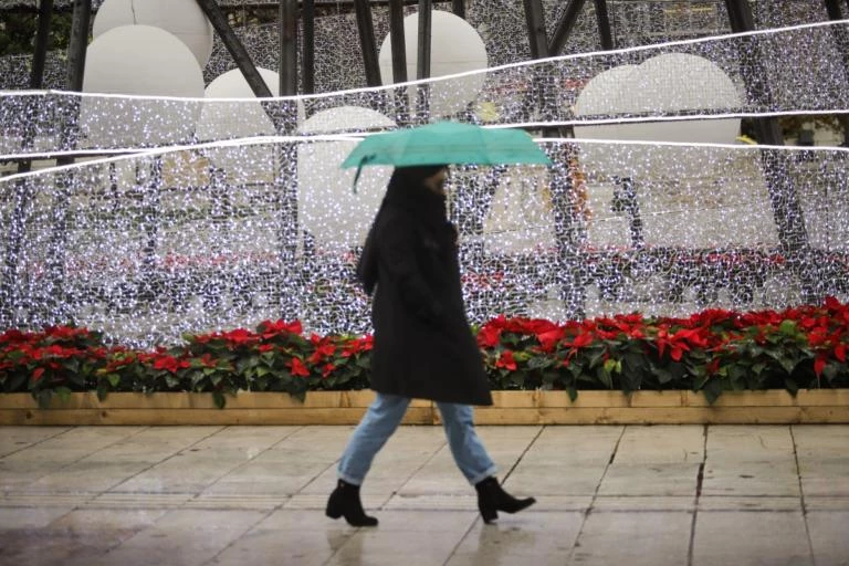 Παραμονή Χριστουγέννων με βροχές και χιόνια